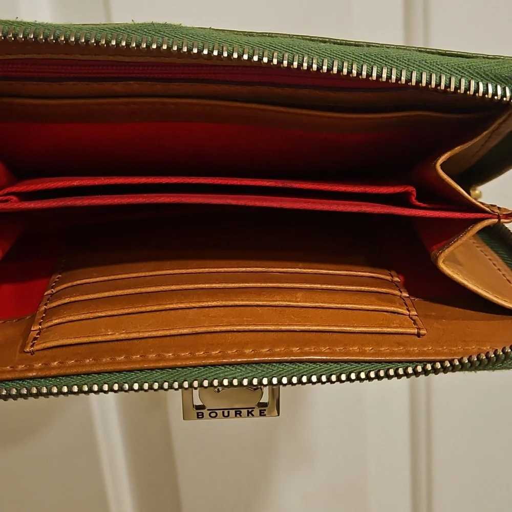 Dooney & Bourke Pebbled Leather Zip Wallet - EUC - Picture 2 of 9